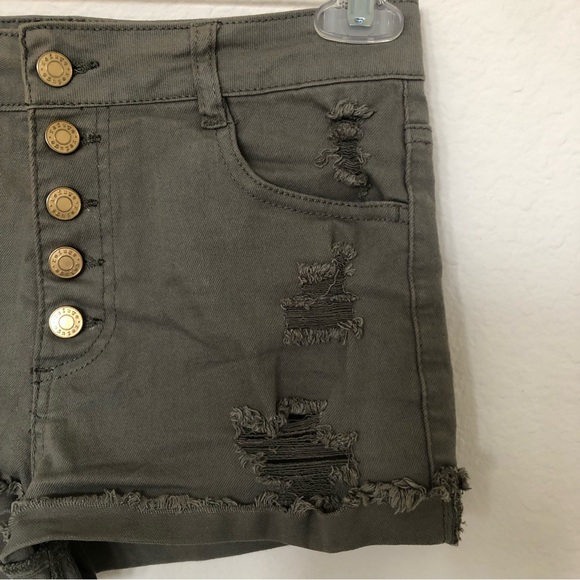 Cargo Green Distressed Shorts Size 6 - Picture 4 of 6